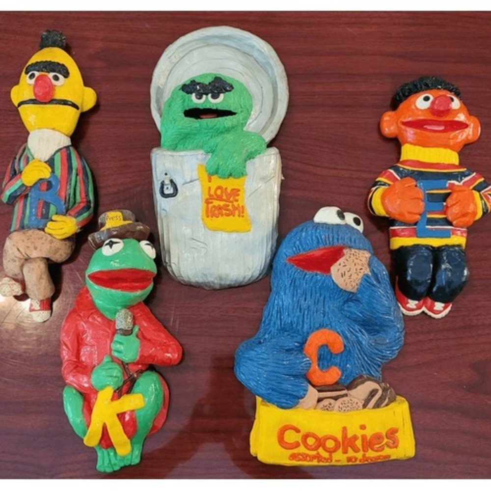 Vintage Sesame Street Oscar Kermit cookie Monster Bert Ernie Chalkware Decor